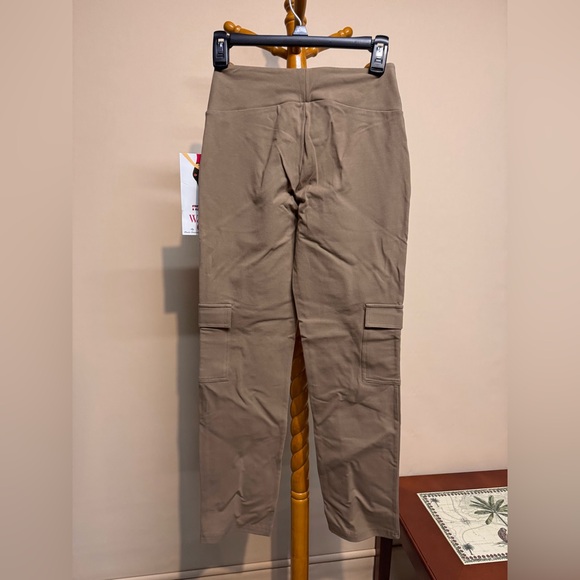 Women with Control Tan High-Waist Cargo Leggings Size XXSP New - Picture 3 of 4